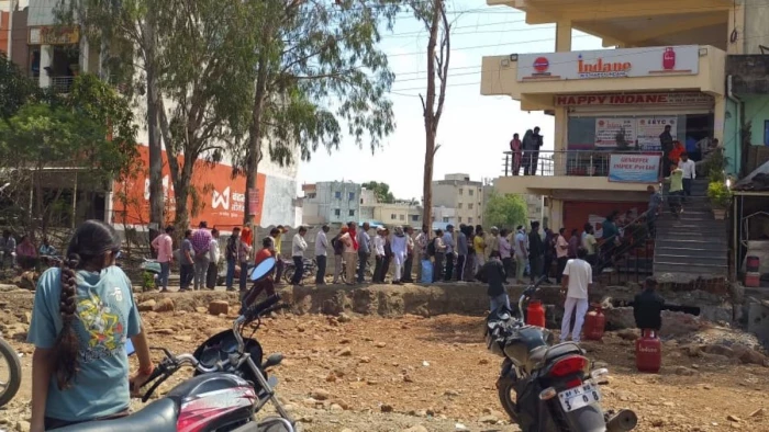 भोपाल के होटलों-ढाबों को बड़ी राहत, 15 दिन बाद कमर्शियल सिलिंडरों की आपूर्ति शुरू, इंडेन ने जारी किए 700 सिलिंडर