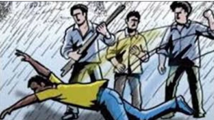 दो किन्नरों पर लाठी-डंडों से हमला, मारपीट के बाद तेजाब पिलाने का आरोप; दो गंभीर