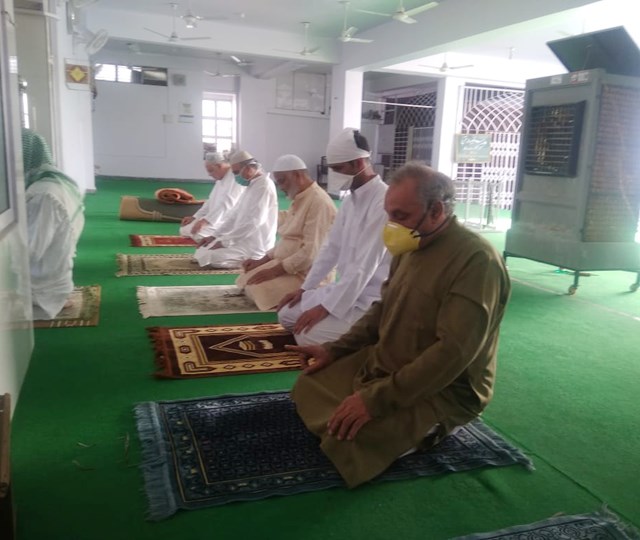 भोपाल में ईदगाह के पास मस्जिद में पढ़ी नमाज