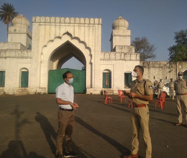 ईदगाह पहुंचे भोपाल कलेक्टर