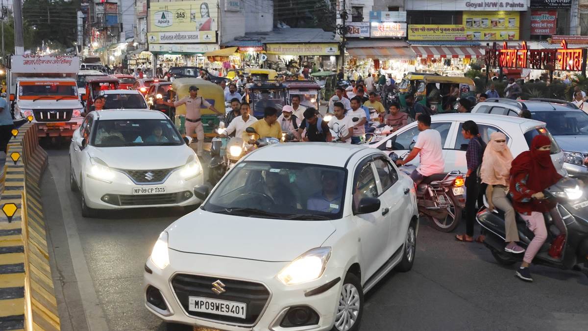 Nai Najar Column Indore: स्मार्ट ट्रैफिक इतना कठिन भी नहीं