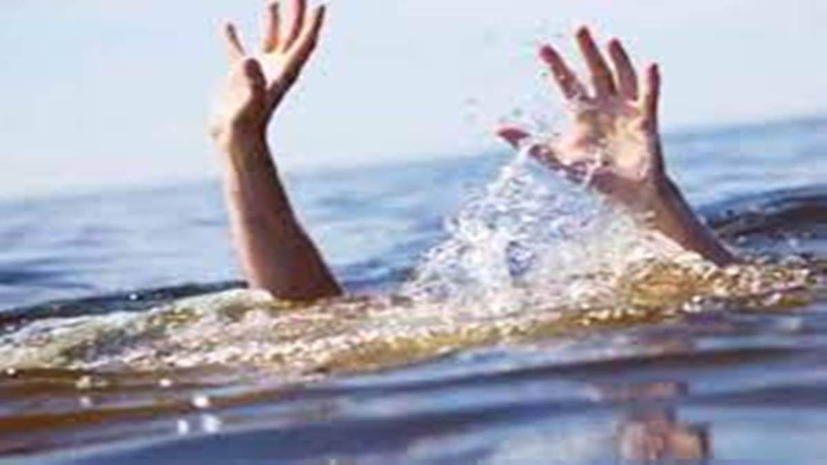 Chhatarpur News: चांदला में तालाब में नहाने गई दो बच्चियां डूबी, एक की मौत एक की हालत गंभीर