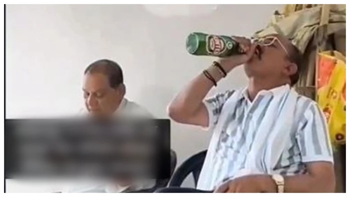 जबलपुर में सरकारी आवास में भाजपा पार्षद ने पी बीयर, सोशल मीडिया में वीडियो वायरल, जमकर हुए ट्रोल