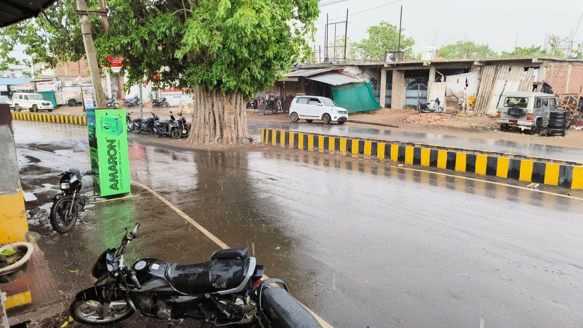 Rain in MP: नौतपा के पहले दिन एमपी के उमरिया में बदला मौसम, 15 मिनट की बारिश से मिली राहत