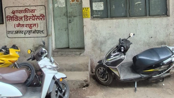 जनता की सेहत पर भारी प्रशासनिक सुस्ती... भोपाल के ऐशबाग में 39 महीने से बनकर तैयार डिस्पेंसरी भवन आज भी बंद
