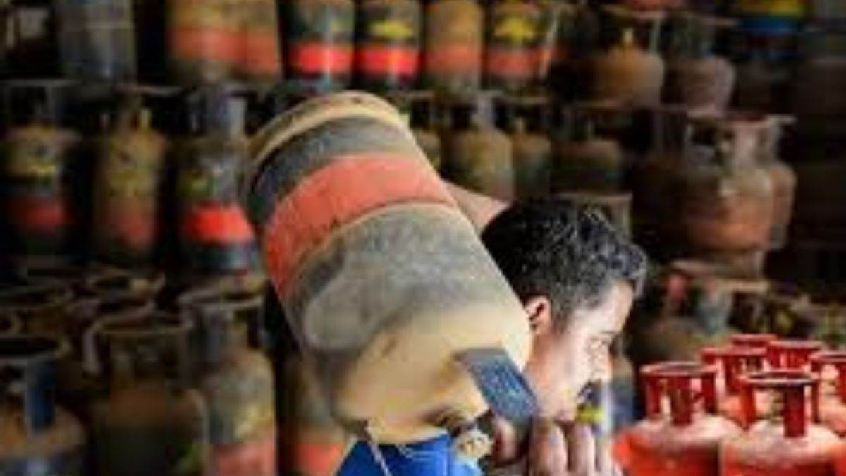 कमर्शियल सिलिंडर पर केंद्र सरकार का बड़ा फैसला, गैर-घरेलू पैक्ड LPG पर लगाए गए सभी प्रतिबंध हटाए