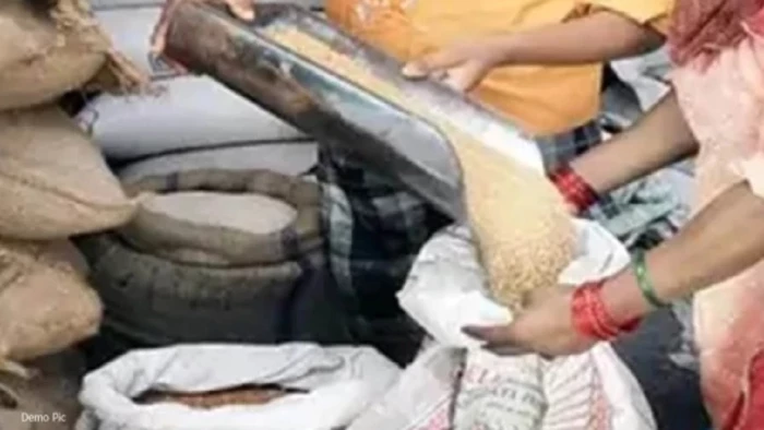 Raipur PDS Scam: राशन दुकानों में चावल की हेराफेरी पर धड़ाधड कार्रवाई शुरू, जोरा संचालक के खिलाफ FIR