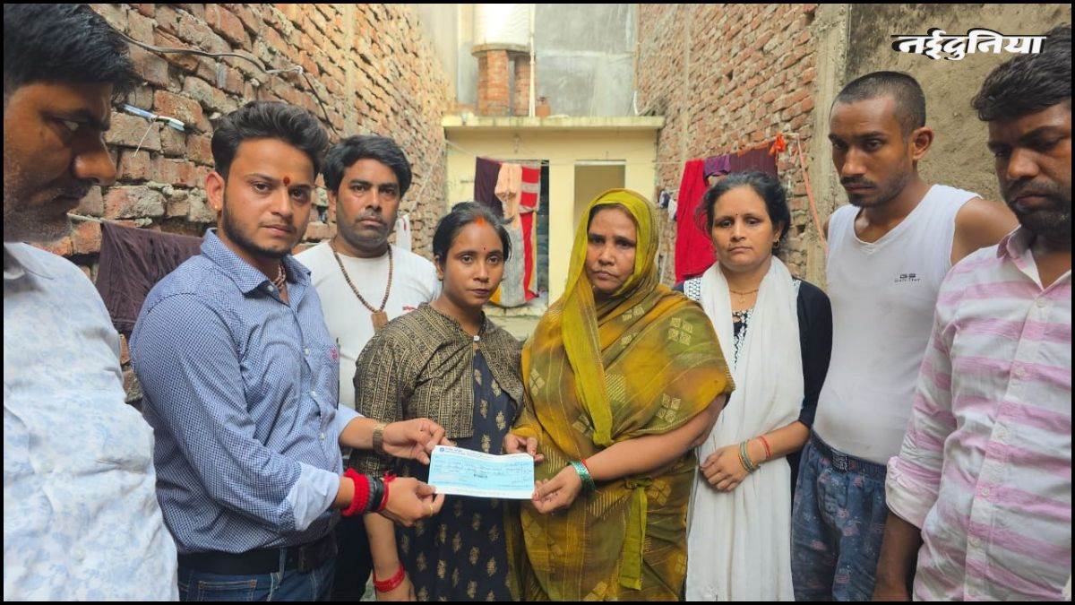 बागेश्वर धाम ने निभाया अपना वादा, हादसे में पीड़ित परिवार को दी एक दिन की चढ़ोत्तरी, सौंपे 7.68 लाख रुपये