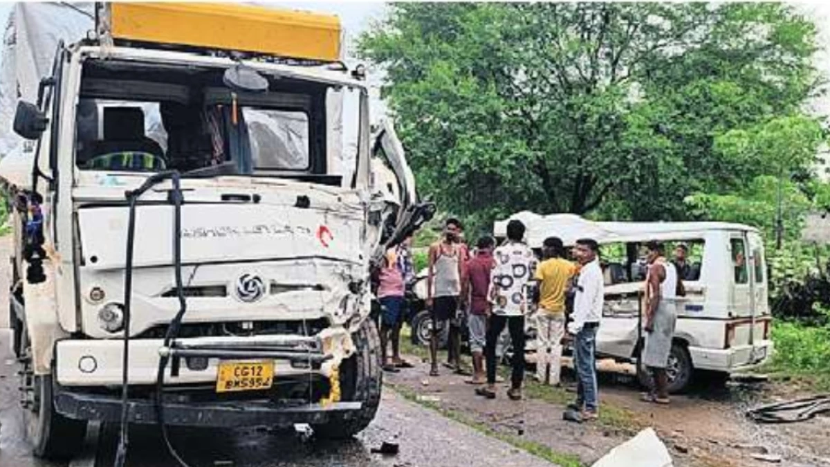 CG News:  ट्रक और टाटा विंगर वैन में टक्कर से दो शिक्षिकाओं की मौत, तीन बिलासपुर रेफर