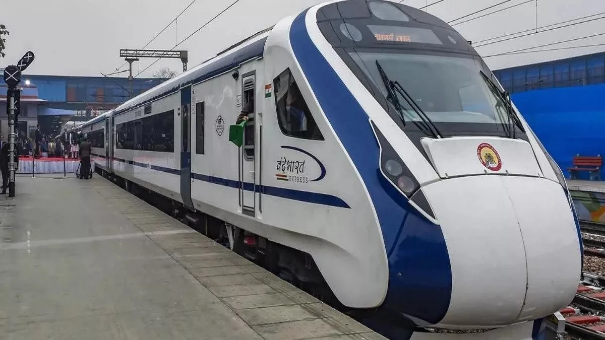 Vande Bharat एक्सप्रेस में कैटरिंग स्टाफ ने महिला यात्री से की ये हरकत... फिर RPF थाने में मांगनी पड़ी माफी