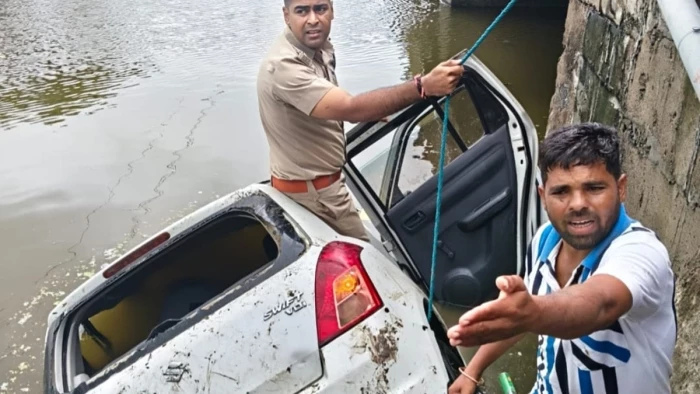 बेटे का रिश्ता तय करने जा रहे परिवार पर टूटा दुखों का पहाड़, तालाब में कार गिरने से पांच की मौत