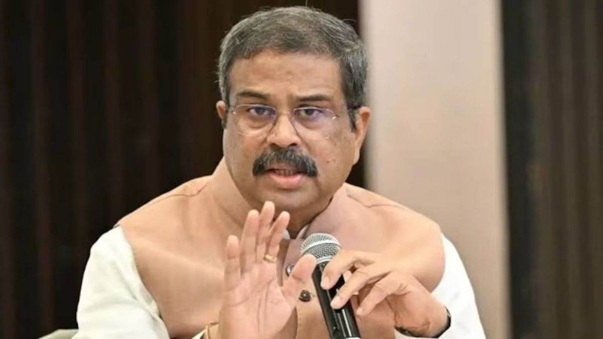 NEET पेपर लीक विरोध के बीच धर्मेंद्र प्रधान ने दिया इस्तीफा