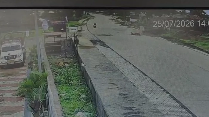 Dindori News: मंडला रोड पर सड़क हादसा, दो बाइक टकराई, तीन की मौके पर मौत