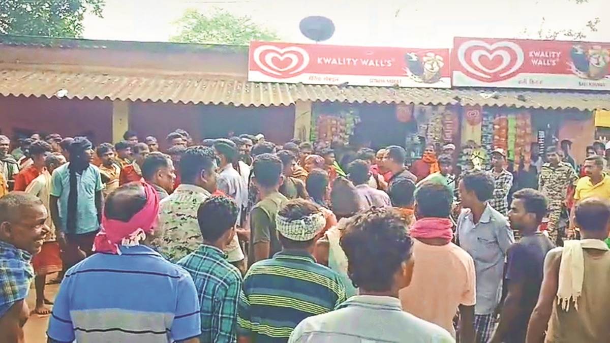 Jagdalpur परिवार के लोगों को मूलधर्म में वापसी के लिए समझा रहे थे पिता