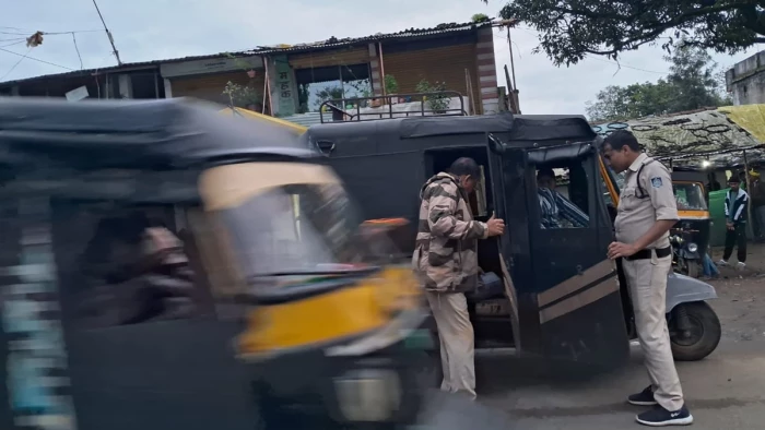 छिंदवाड़ा पुलिस का विशेष अभियान : 29 कारों से निकाली गई काली फिल्म, 116 वाहनों पर हुए एक्शन