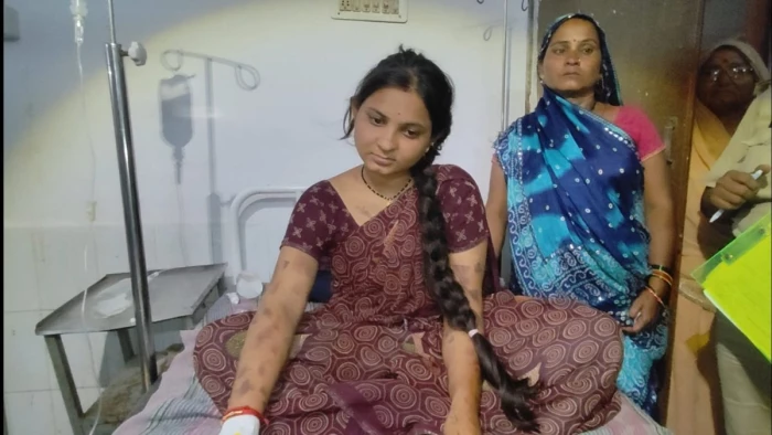 Dowry Harassment: नवविवाहिता पर पति की हैवानियत, दहेज की मांग को लेकर गर्म चाकू से किया दागने का प्रयास