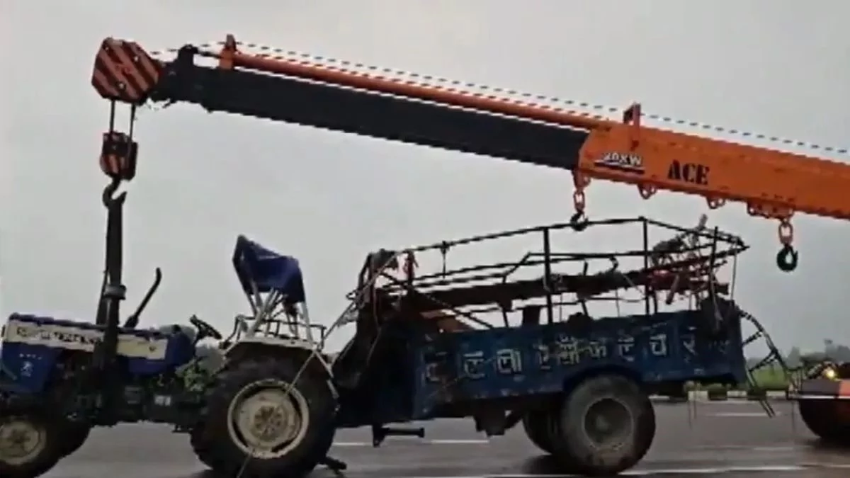 यूपी के बुलंदशहर में बड़ा हादसा, भीषण एक्सीडेंट में बच्चों समेत आठ श्रद्धालुओं की दर्दनाक मौत, 50 से अधिक घायल