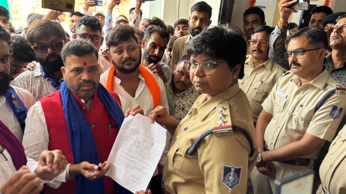 Indore News: हिंदू युवक को "सर तन से जुदा" की धमकी, संगठन ने किया थाने का घेराव