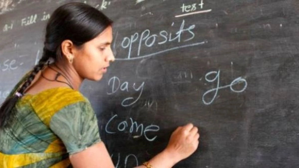 Teacher Recruitment 2025: छत्तीसगढ़ में शिक्षक भर्ती की बड़ी सौगात; 5000 पदों पर निकली वैकेंसी, लास्ट डेट से पहले ऐसे करें अप्लाई