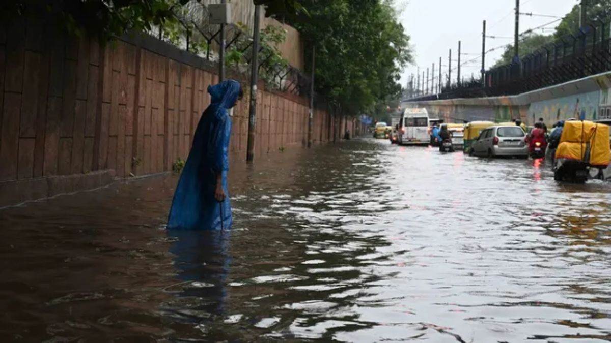 दिल्ली-एनसीआर में बारिश का दौर जारी, 40 किमी प्रति घंटा की रफ्तार से हवाएं चलने का अनुमान, IMD का ताजा अपडेट