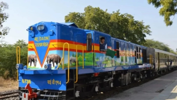 हेरिटेज ट्रेन को लेकर यात्रियों में उत्साह, 21 सितंबर तक सीटें फुल, नॉन एसी में एक दिन की वेटिंग बाकी हेरिटेज ट्रेन को लेकर यात्रियों में उत्साह, 21 सितंबर तक सीटें फुल, नॉन एसी में एक दिन की वेटिंग बाकी