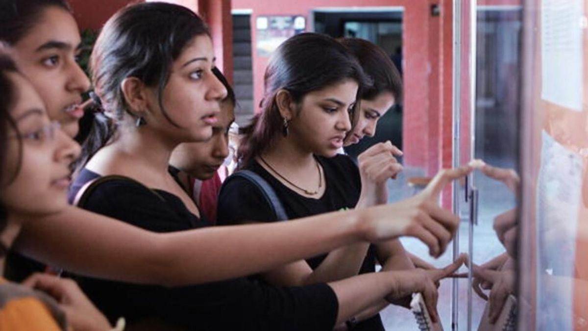 यूपी के 1.86 लाख शिक्षकों पर लटकी तलवार, विशेष TET में देरी से बढ़ी चिंता, आंदोलन की तैयारी