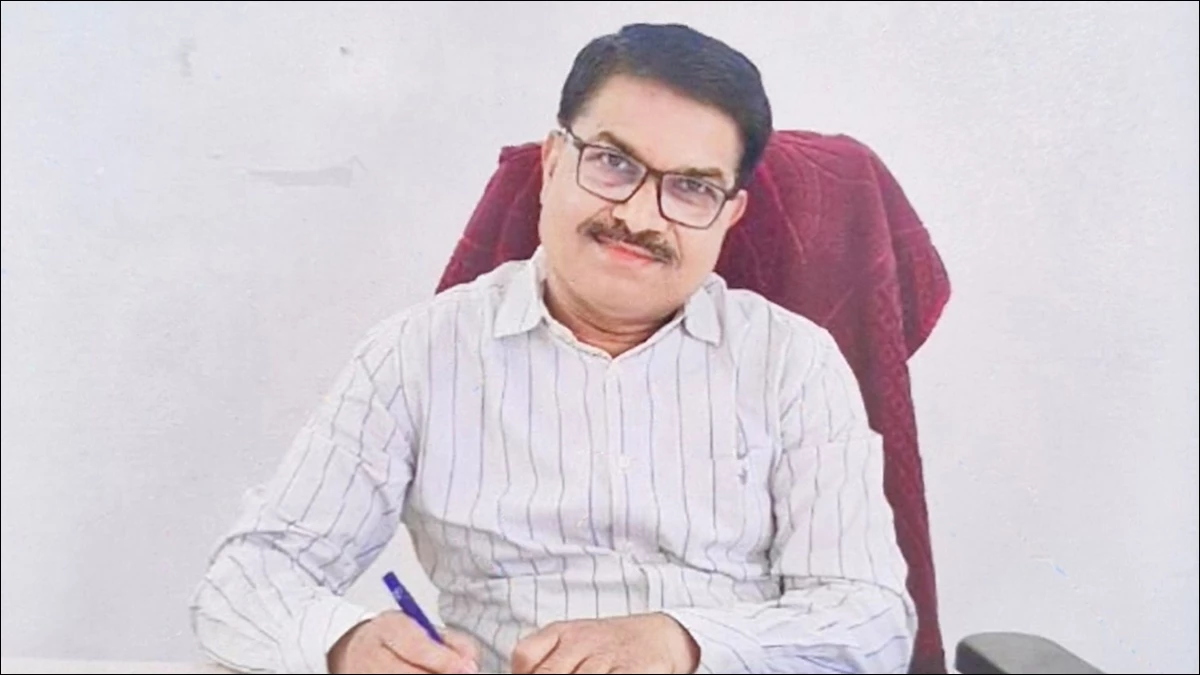 भोपाल हवाई अड्डे पर प्रोटोकाल ड्यूटी कर रहे नायब तहसीलदार दिनेश साहू का हार्ट अटैक से निधन