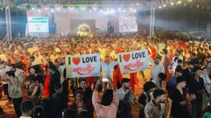 उज्जैन में 'आई लव मोहम्मद' के जवाब में लगे 'I Love Mahakal' के बैनर, सोशल मीडिया पर रार