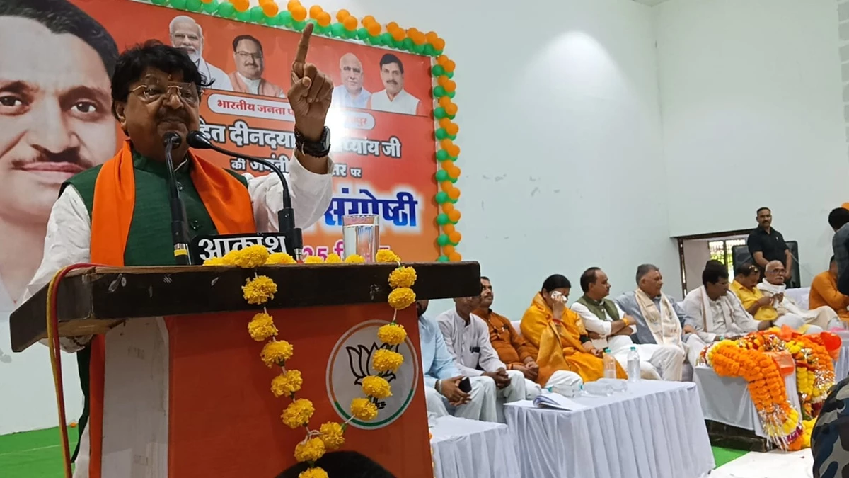 'राहुल गांधी जवान बहन को चौराहे पर चूमते हैं, हमारी संस्‍कृति में तो बहन के घर का पानी तक नहीं पीते' - कैलाश विजयवर्गीय
