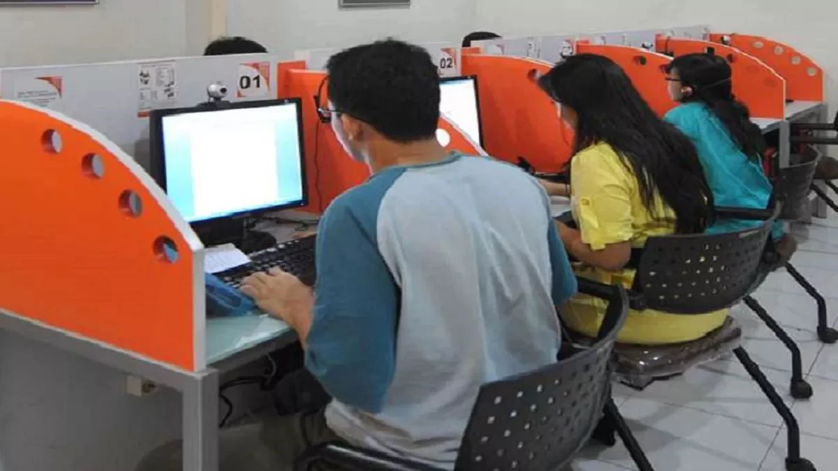 खंडवा में साइबर कैफे वाले के खाते में आ गए एक करोड़, पैसे वापस देने के लिए कमीशन मांगा तो पड़ी मार