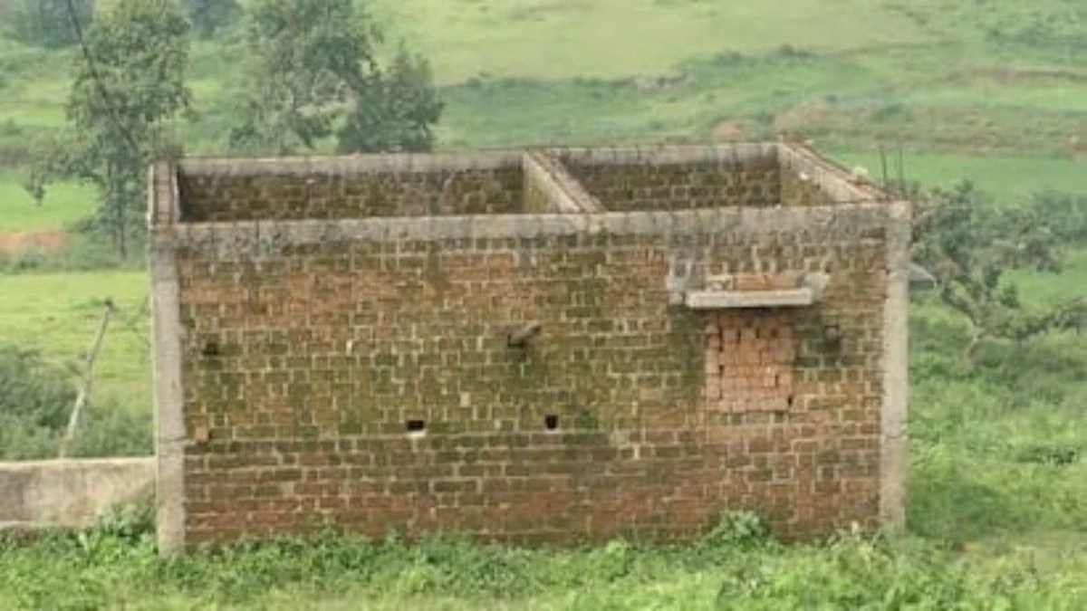 शिवपुरी में पीएम आवास योजना में बड़ा घोटाला, पंचायत सचिव ने बेटे संग हड़पे तीन करोड़ रुपये