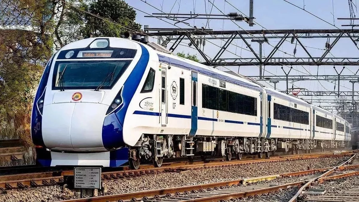 वंदे भारत एक्सप्रेस में शराब के नशे में युवक-युवती का हंगामा, RPF को 500-500 रुपये के नोट दिखाए