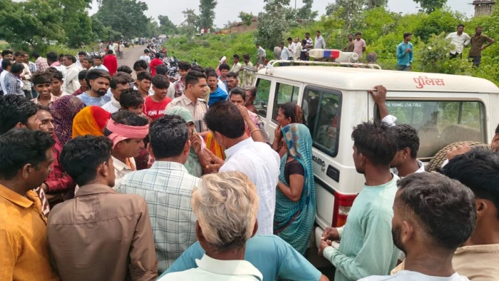 खरगोन में गर्भवती महिला से दुष्कर्म के बाद तनाव, गांव में पुलिस बल तैनात, घर में अकेली पाकर की वारदात