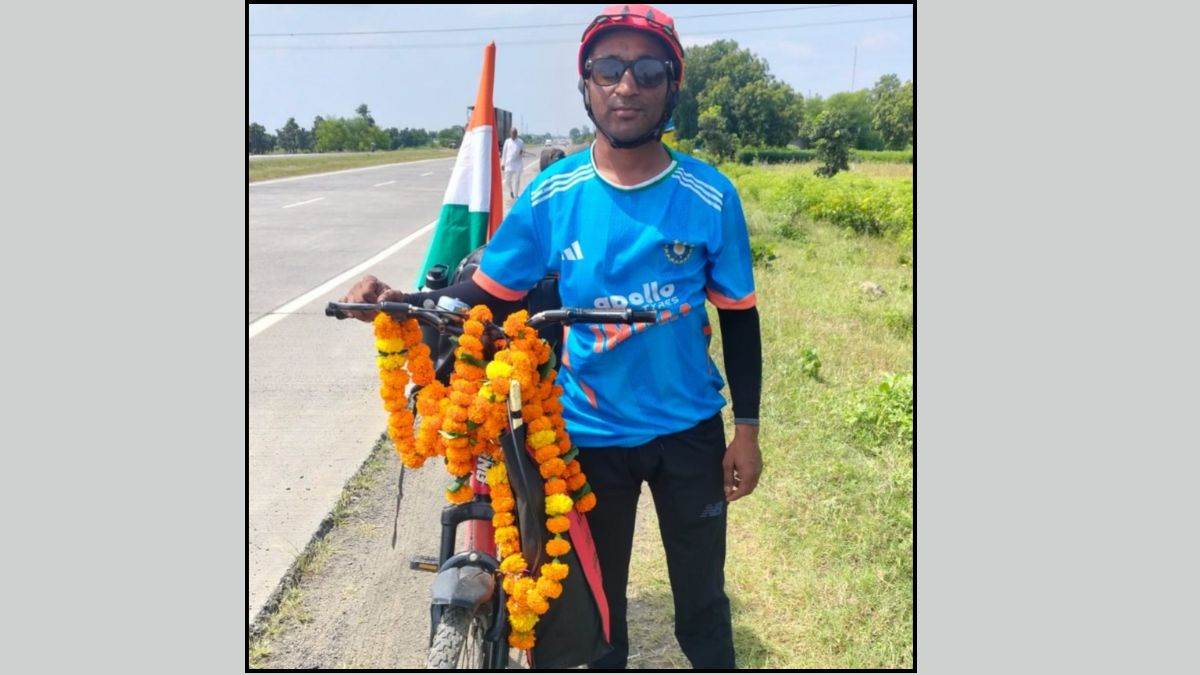धोनी से मिलने का गजब जुनूनः 'कैप्टन कूल' की एक झलक पाने के लिए MP के राजगढ़...