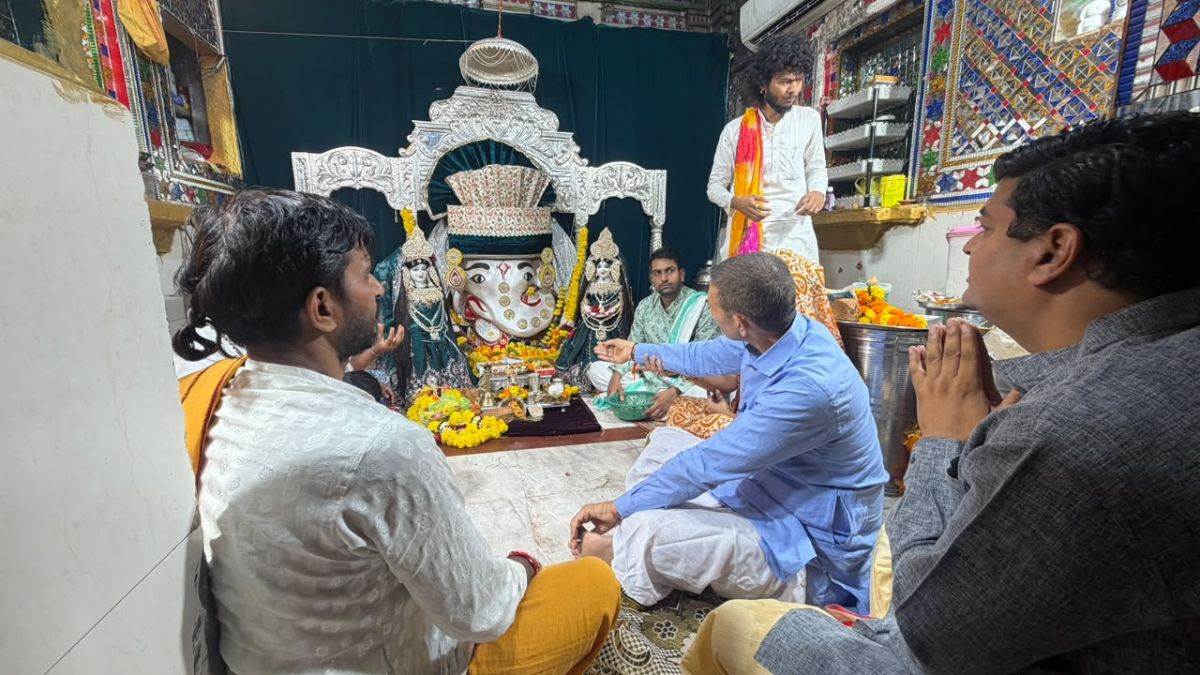 सीहोर में जीतू पटवारी ने किए भगवान चिंतामन गणेश के दर्शन, कहा- चुनावी गड़बड़ियों के खिलाफ सड़क पर उतरेगी कांग्रेस