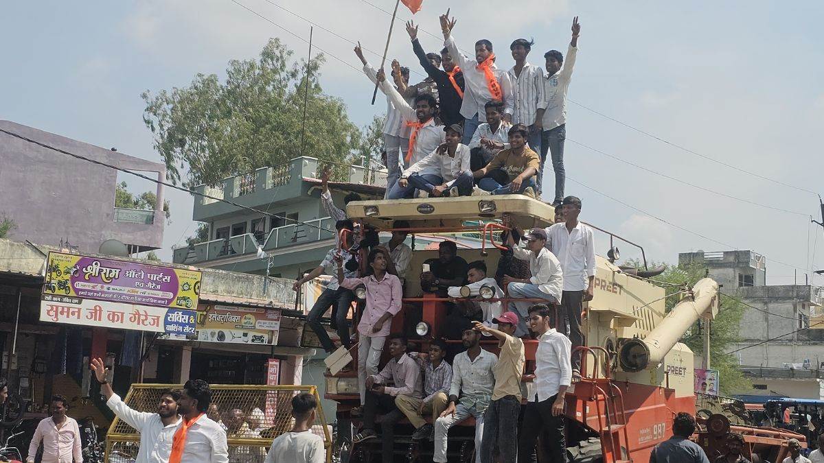 उज्जैन में कॉलेज की मांग को लेकर छात्रों ने धरना प्रदर्शन कर किया रास्ता जाम
