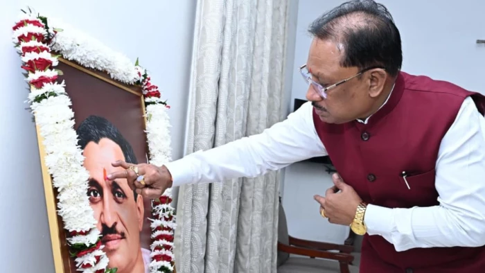 पंडित दीनदयाल उपाध्याय की जयंती पर सीएम विष्णु साय ने दी श्रद्धांजलि, छायाचित्र पर किया माल्यार्पण