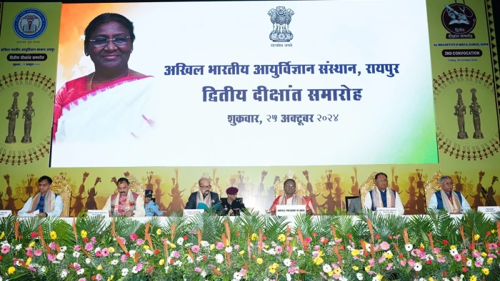 AIIMS रायपुर दीक्षा समारोह: राष्ट्रपति ने कहा- सेवा कार्य में संवेदना और दया का भाव रखें, 10 छात्रों को मिला गोल्ड