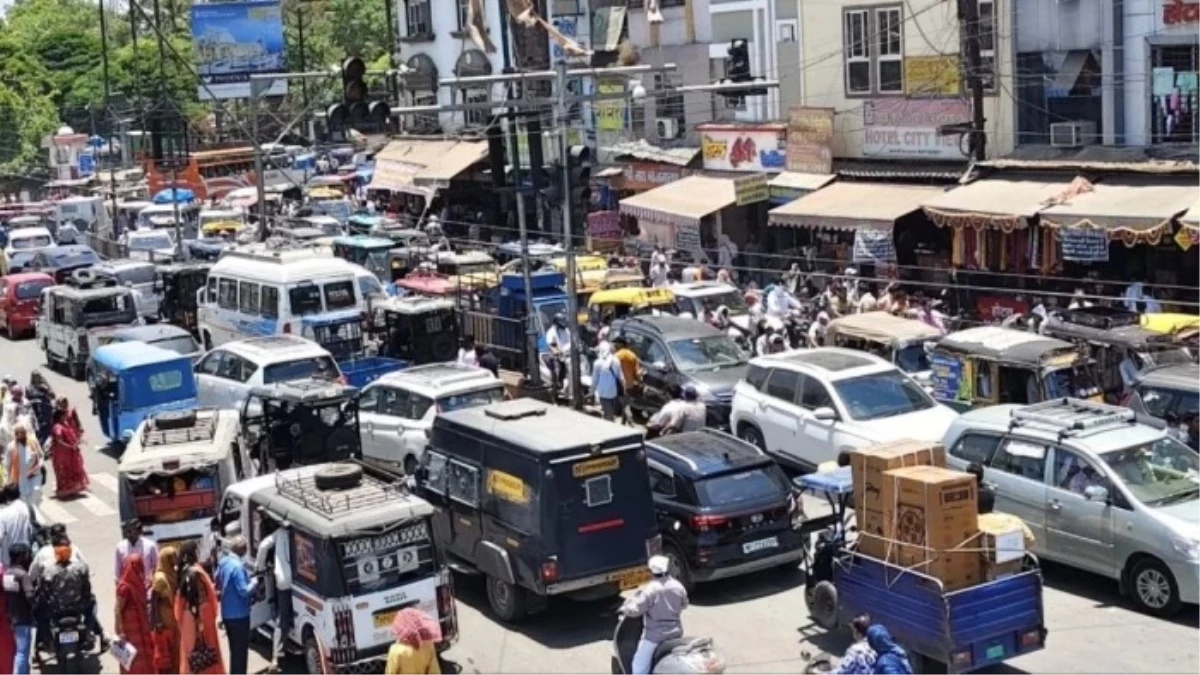 अयोध्या बायपास का 10-लेन प्रोजेक्ट बना सिरदर्द... 6 अंडरपास पर रेंग रहा ट्रैफिक, पुलिस के सुझाव भी बेअसर