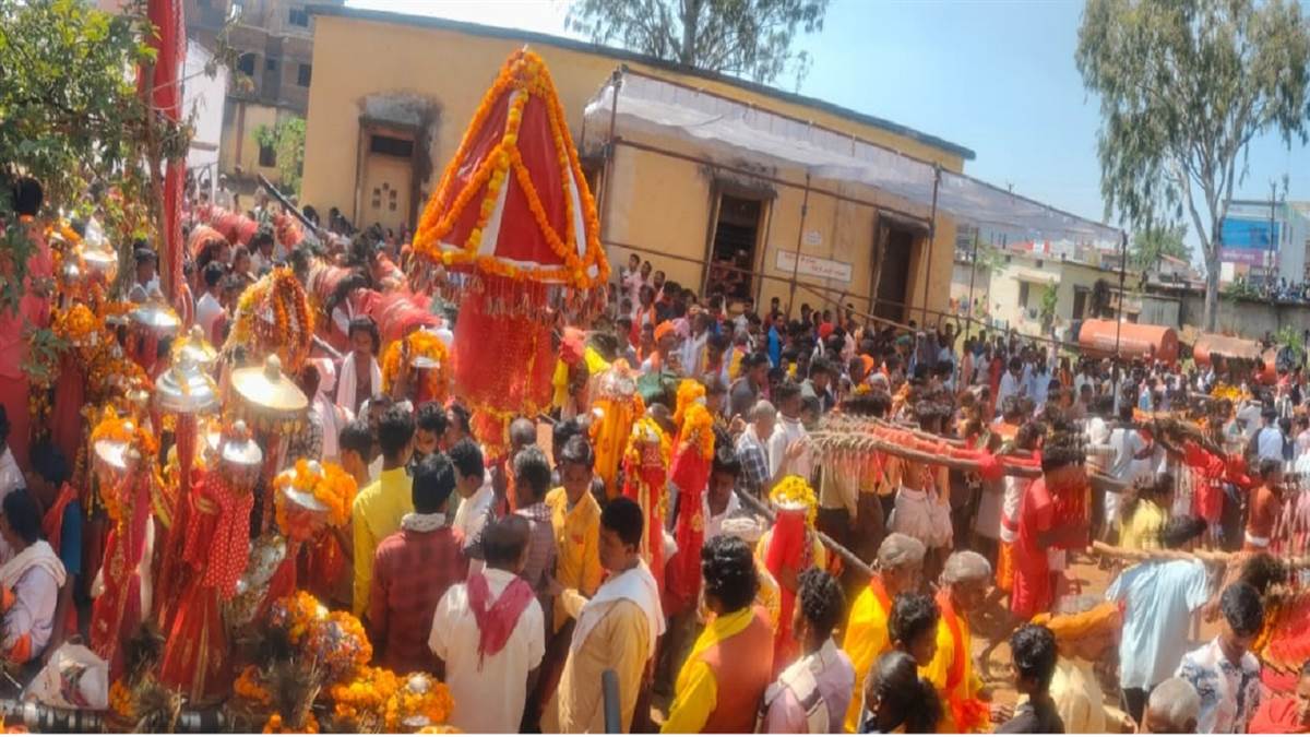 बस्तर दशहरा 2026 : कुटुंब जात्रा में 1700 से अधिक देवी-देवताओं की विदाई, 84 पगनों के देव-कुटुंब का महासमागम