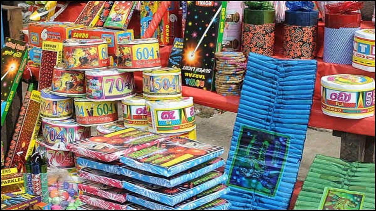 इंदौर में लॉटरी से होगा पटाखा दुकानों का आवंटन, एक मैदान में 50 से अधिक दुकानें नहीं, 27 से होंगे आवेदन