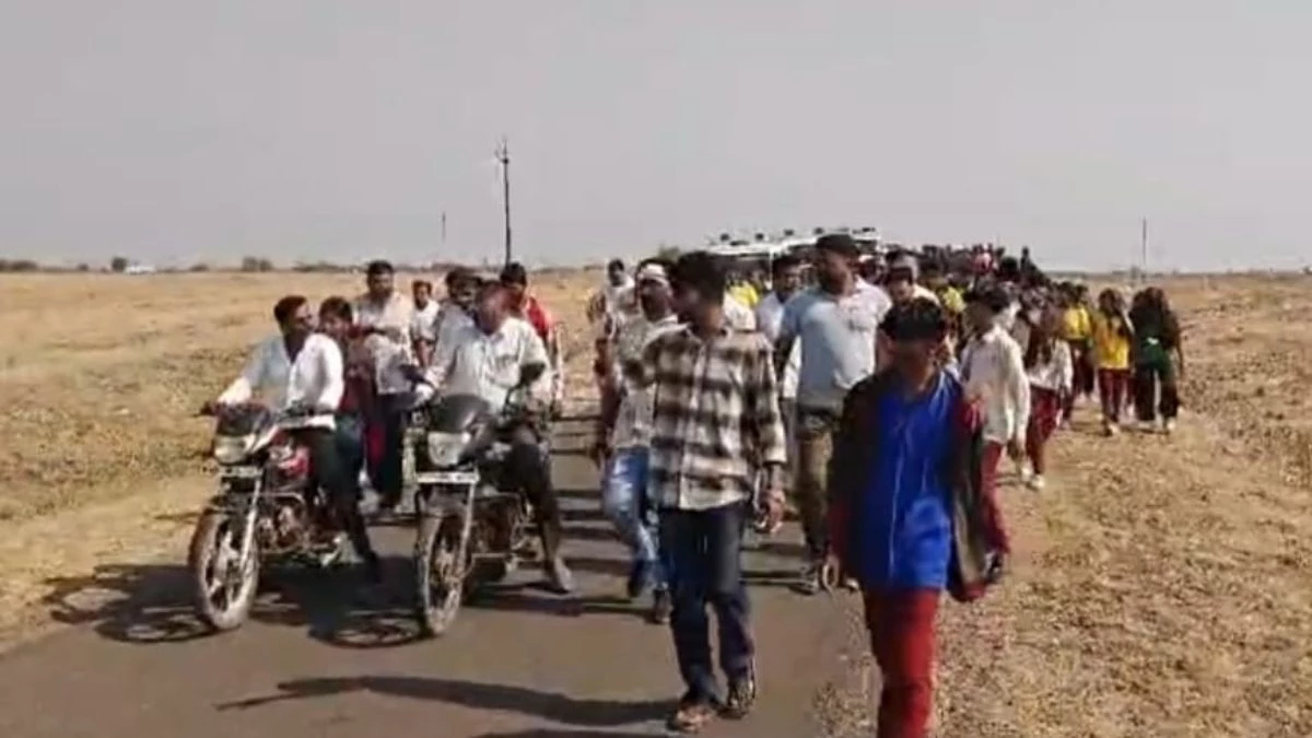 छात्रों को कलेक्टर दफ्तर कूच के लिए भड़काना पड़ा भारी... झाबुआ में 3 गिरफ्तार, एकलव्य स्कूल फिर विवादों में