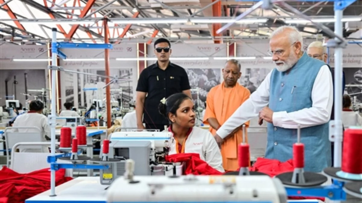 काशी में पीएम मोदी ने 150 करोड़ के अरविंद मिल्स प्लांट का किया उद्घाटन, 1000 महिलाओं को मिलेगा रोजगार