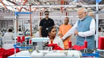 काशी में पीएम मोदी ने 150 करोड़ के अरविंद मिल्स प्लांट का किया उद्घाटन, 1000 महिलाओं को मिलेगा रोजगार