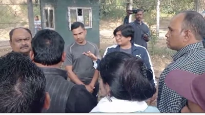 सेना के मैदान पर स्थानीय खिलाड़ियों के खेलने पर विवाद, जवानों ने मैदान से उखाड़ फेंके गोलपोस्ट