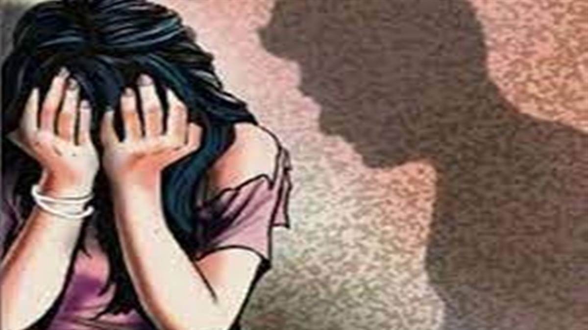मंदिर से दर्शन कर लौट रही नाबालिग से जंगल में दुष्कर्म, दोस्त को बंधक बनाकर की मारपीट