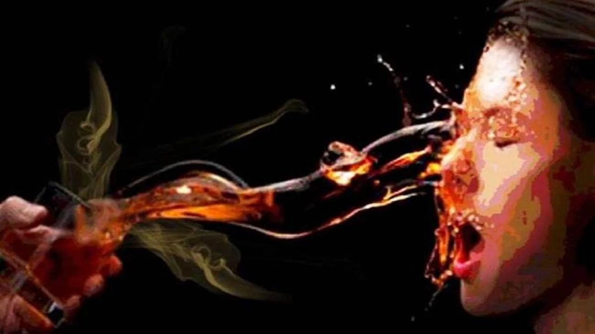 MP News: स्कूल में बड़ा हादसा, एसिड की बोतल फूटने से दो छात्राओं की आंखें झुलसी, परिजनों ने किया हंगामा