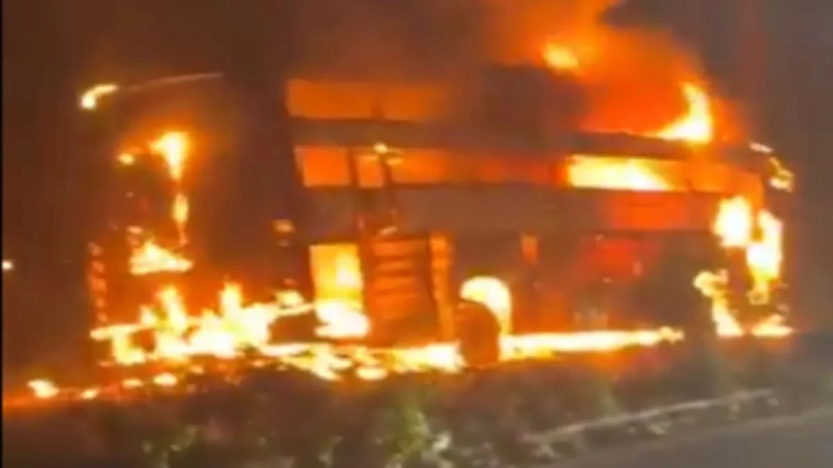 गुरुग्राम से पन्ना आ रही बस में लगी आग, बाल-बाल बचे 45 यात्री, चालक की सूझबूझ से टला बड़ा हादसा