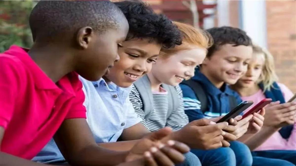 16 साल से छोटे बच्चों के लिए इंटरनेट बैन करेगा ये देश, बढ़ते ऑनलाइन खतरे के बीच बड़ा फैसला