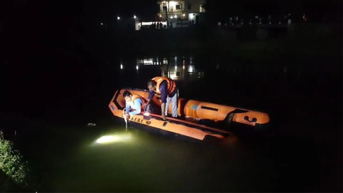 MP News: उज्जैन में बड़ा हादसा, गहरे तालाब में गिरी सरपंच की स्कॉर्पियो, रेस्क्यू ऑपरेशन जारी